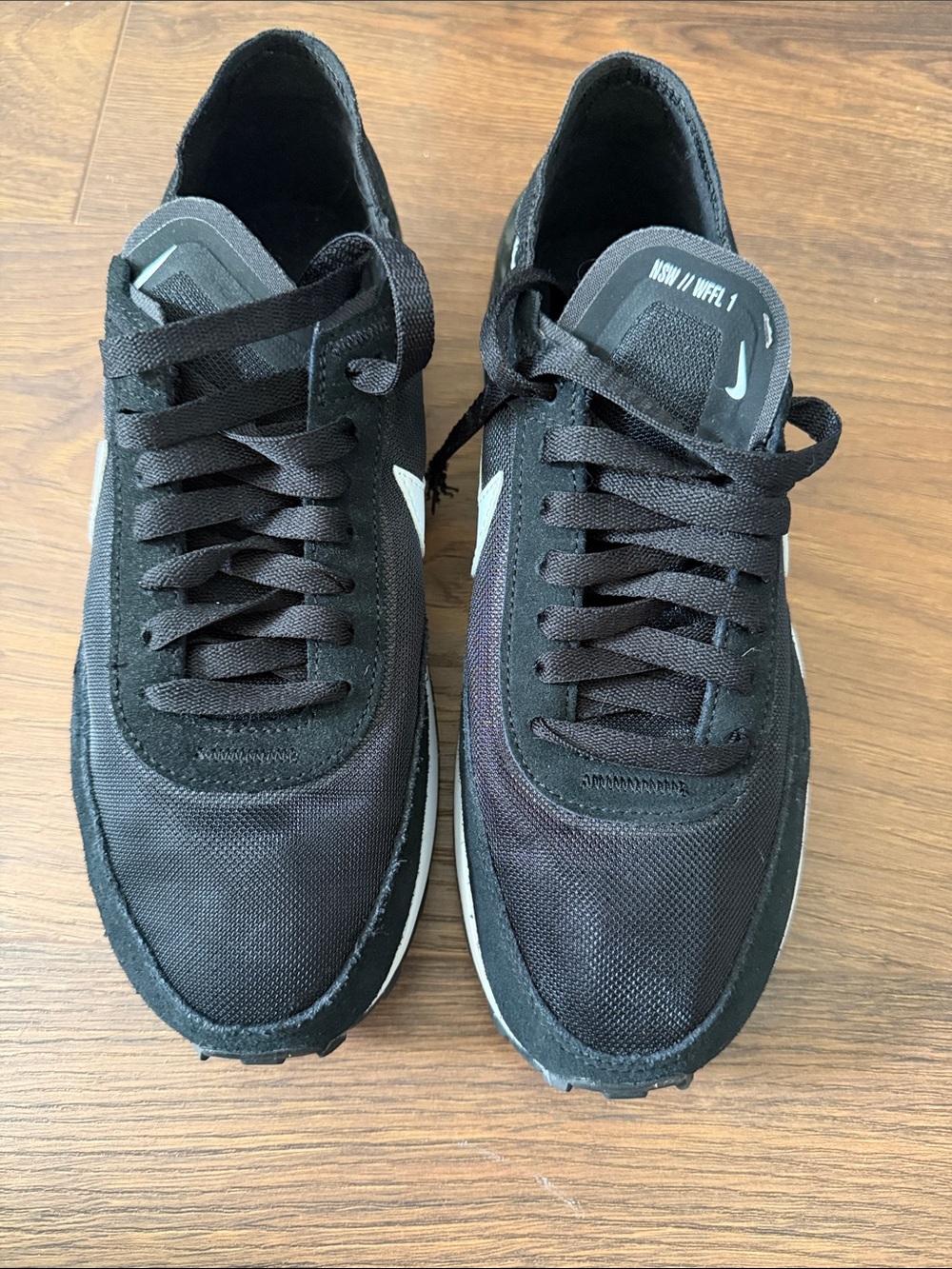 Nike Black Low-Profile Men's Sneakers with White Swoosh